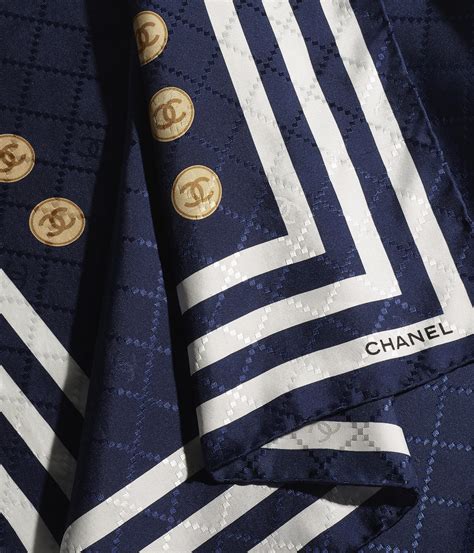 reconnaitre un faux foulard chanel
